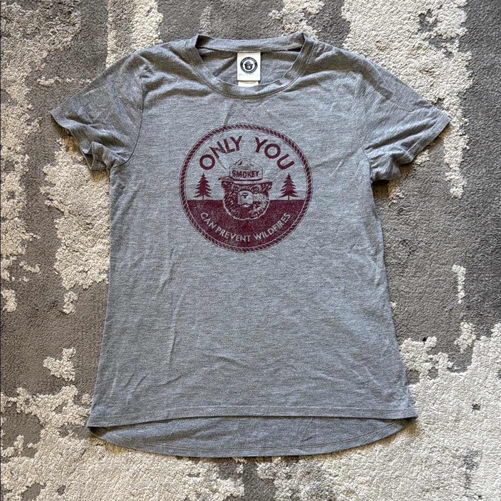 Gray Short Sleeve Tee with Bear Print